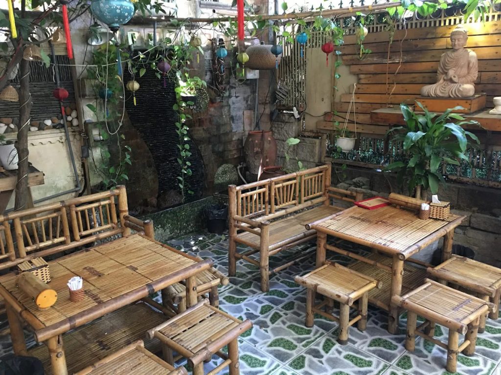không gian quán chay DIệu Hoa